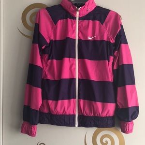 Women’s Nike windbreaker/rain jacket
